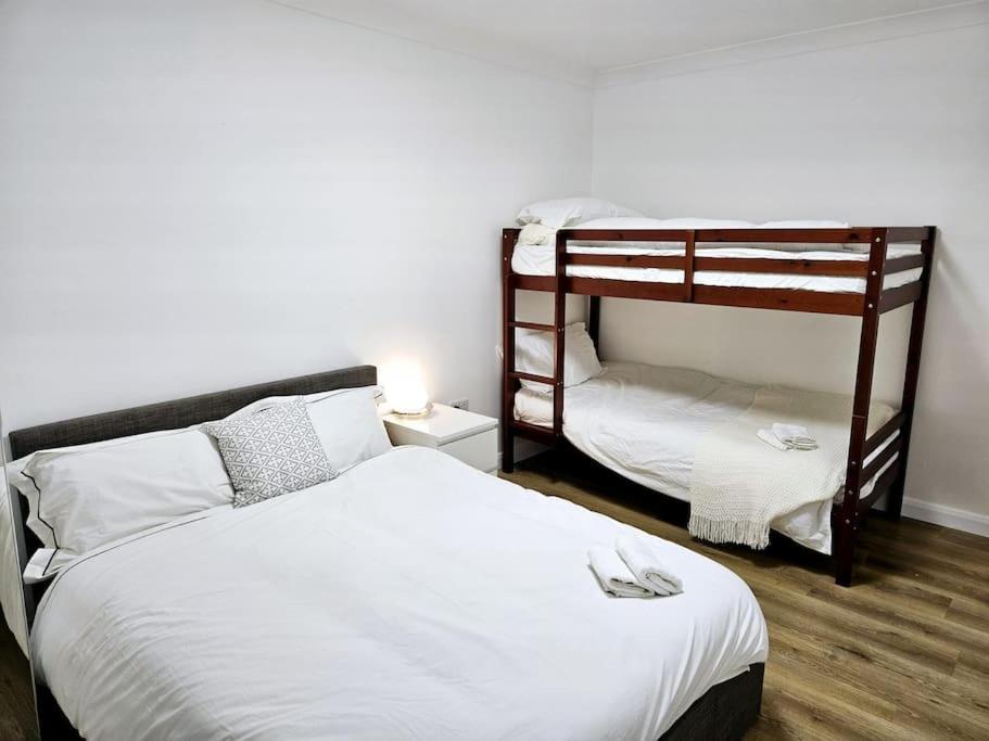 Wonderful Apartment In Wembley Лондон Екстер'єр фото