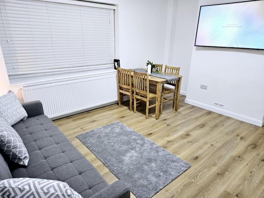 Wonderful Apartment In Wembley Лондон Екстер'єр фото