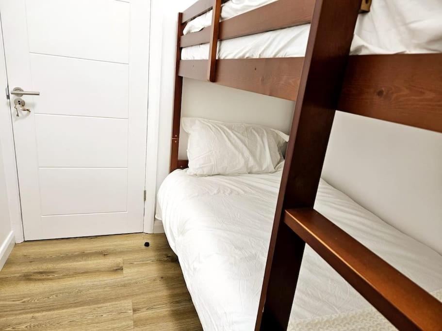 Wonderful Apartment In Wembley Лондон Екстер'єр фото
